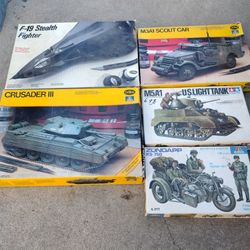 Old Military Model Kits All In Good Shape $40 Cash For All No Offers No Trade 785th Ave Indian School Serious Buyers Only Please