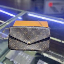 Luis vuitton pochette 