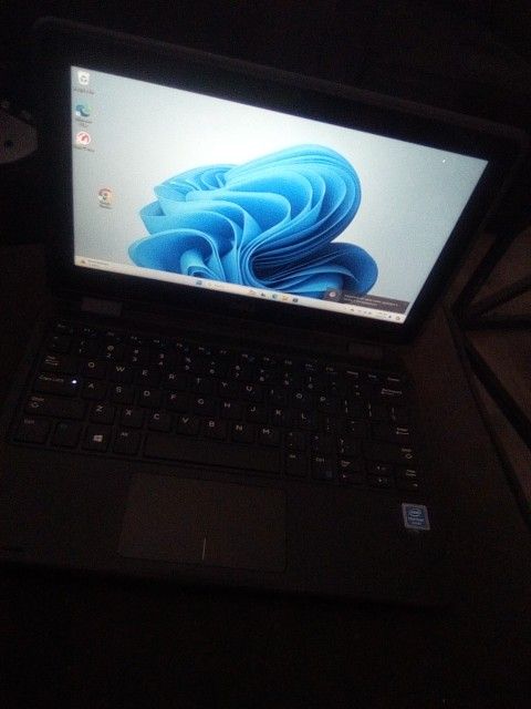 Dell Lap Top/ Tablet Windows 11 Touch Screen