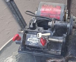 Speedex Key Cutting Machine