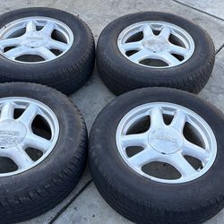 GMC Envoy 17 Inch aluminum Rims And caps. 5x127mm Fits Chevy Trailblazer