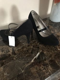 Jackilyn Smith womanβs black high heal size 8