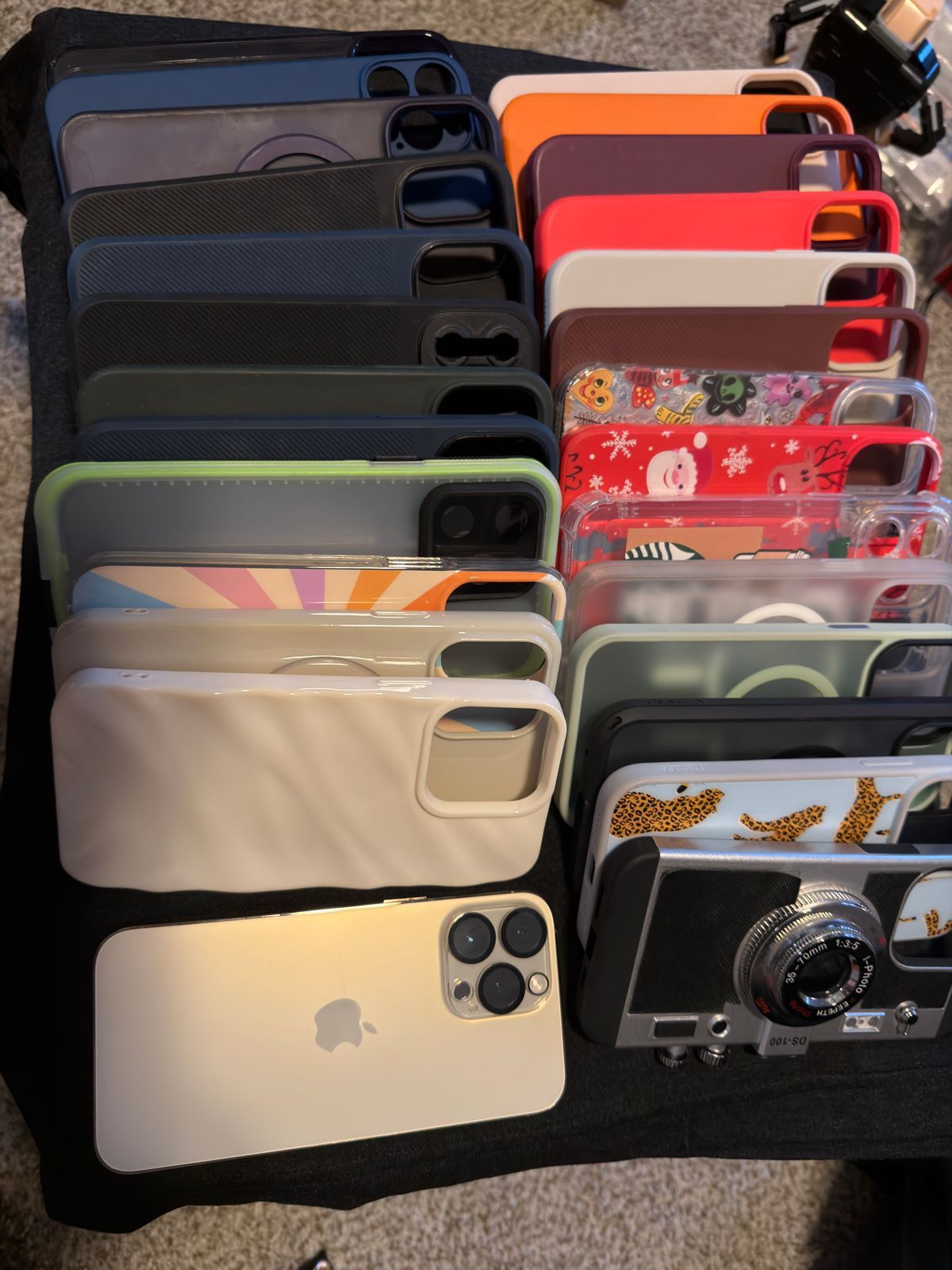 iPhone 14 Pro Max 128gb With 28 Cases 