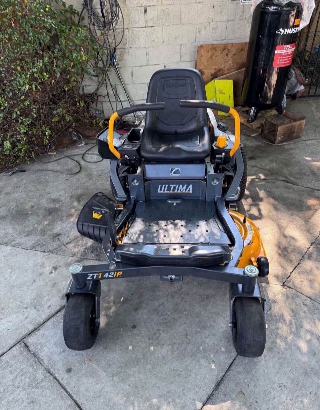 Cub Cadet Ultima ZT1 42 in. 547 cc IntelliPower Engine Dual Hydrostatic Drive Gas Zero Turn Riding 
