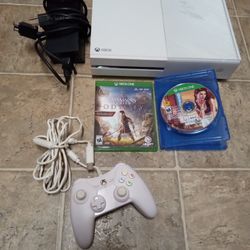 Xbox One Limited Edition Model With 2 Remotes 2 Games Works Great Ready To Play 