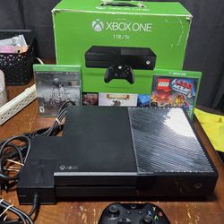 Original XBOX ONE 1TB in Box with 2 Games