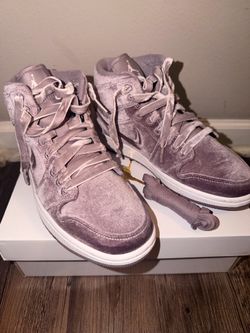 Air Jordan 1 Mid SE (Purple Velvet)