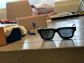 LV Pop Sunglasses (blue) Authentic 