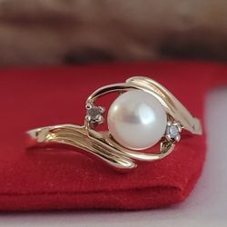 ❤️10k Size 7 Beautiful Solid Yellow Gold Fresh-Water Pearl and Diamond Ring!/ Anillo de Oro con 1 Perla y Diamantes! 👌🎁Post Tags: 10k 14k