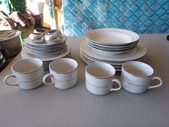 READ ENTIRE AD - Gibson China Set - 4 Place Settings