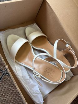 Womens Naturalizer Pearl White Bristol Satin Sandals, Size 8