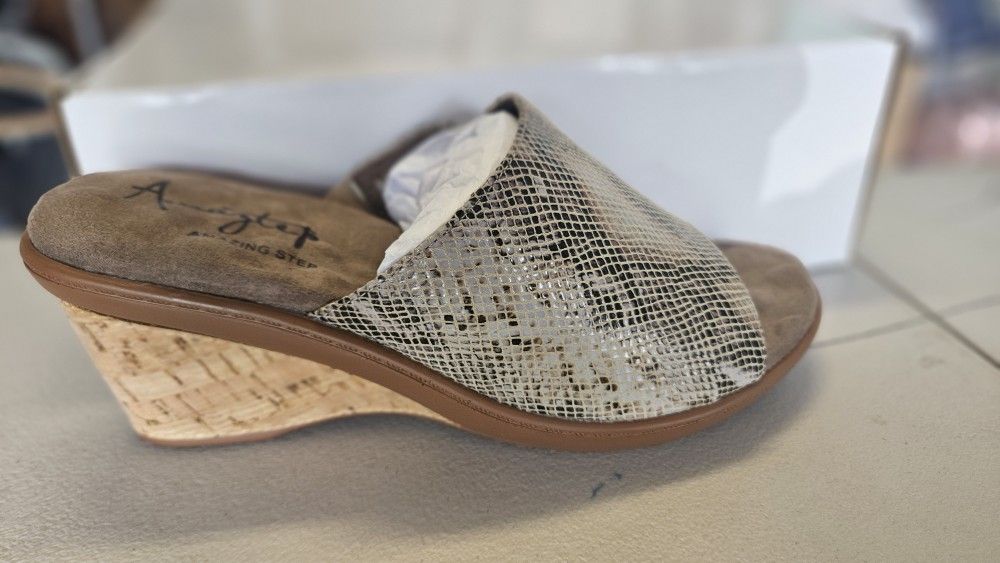 New In Box Women's Wedges