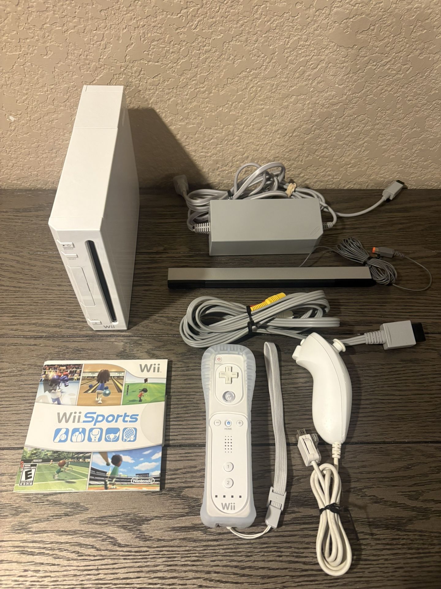 Nintendo Wii + Wii Sports