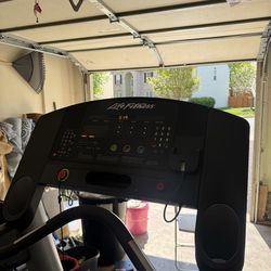 Life Fitness Treadmill