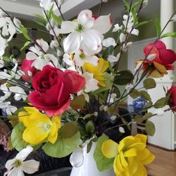 Brandnew Elegant Silk Flower's with White Vase