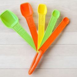 Vintage Tupperware Measuring Spoons set of 5 Tri Colors Orange Yellow Green