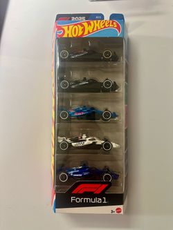 Hot Wheels 5-Pack Race Team, Set of 5 Formula 1 Themed