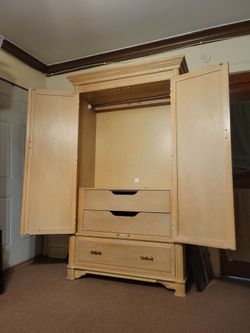 3 drawers solid wood armoire