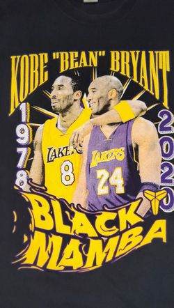 Kobe Bryant Lakers T-Shirt in size M is a stylish and iconic piece of men's clothing. Made by the brand M & M, this black t-shirt features a regular f