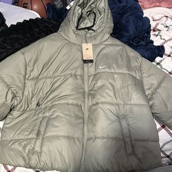 3XL women’s Nike puffer jacket