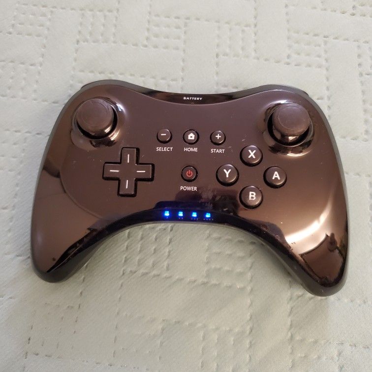 New Nintendo Wii U Pro Controller

  Ig