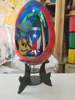 Puerto Rican Art inside egg