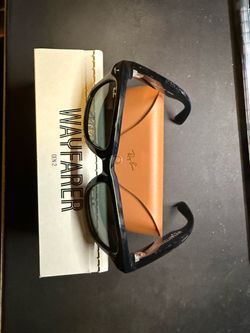 Ray-Ban Wayfarer Gen 2 Sunglasses with Case