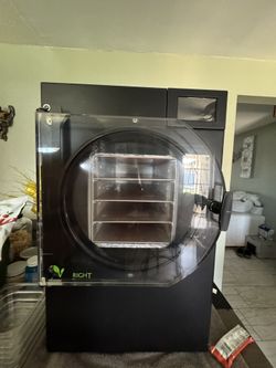 Medium Harvest Right Freeze Dryer