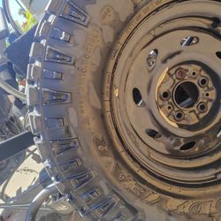 All Terrain Tire Like New It's 2021 I Think  R15 ,31,10,50. Rim Not Not Included It's On So You Can See It's Good It Holds Air