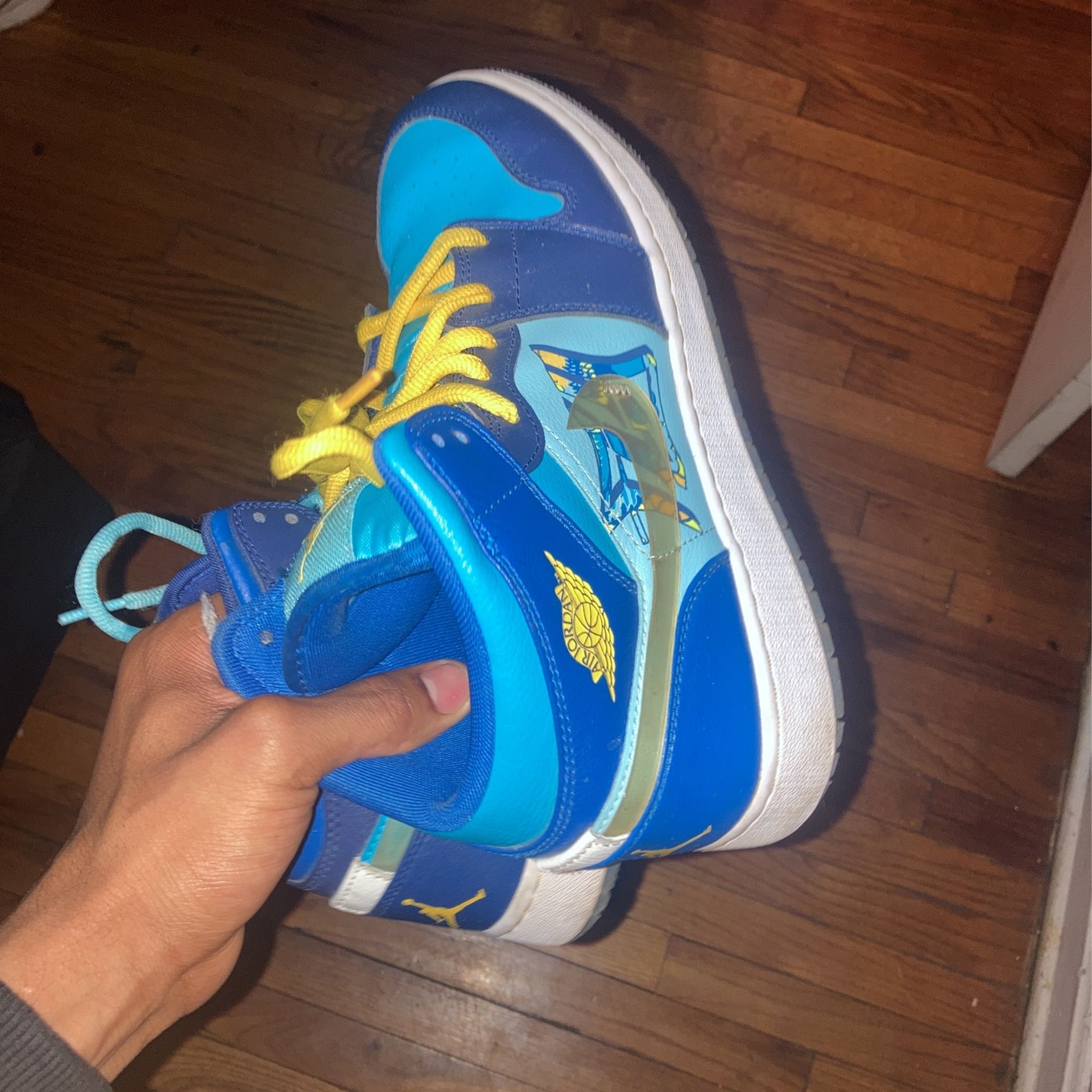 Jordan’s 1s Size 7y