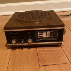 Vintage Wynford Hall Radio Clock