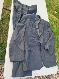 Men XL? Towncraft 2pc charcoal gray suit, pants 38x32 Lot 91