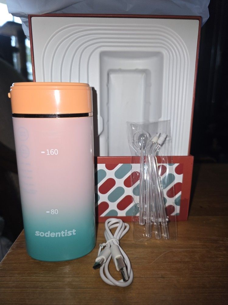 ποΈ6 PIECE CHARGABLE, PORTABLE IRRIGATOR,WATER FLOSSER, DEEP CLEANS AND WHITENS TEETH.