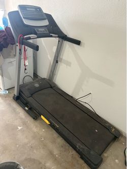 treadmill/ golds gym