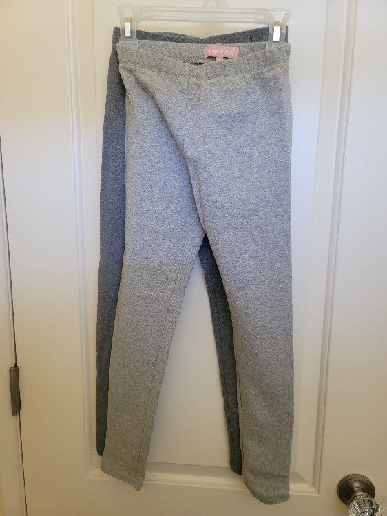 BCBG GIRLS LEGGINGS
SIZE M (10/12)
NEW
2 for $6