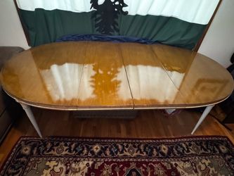 Expandable Dining table - 4 to 8 people