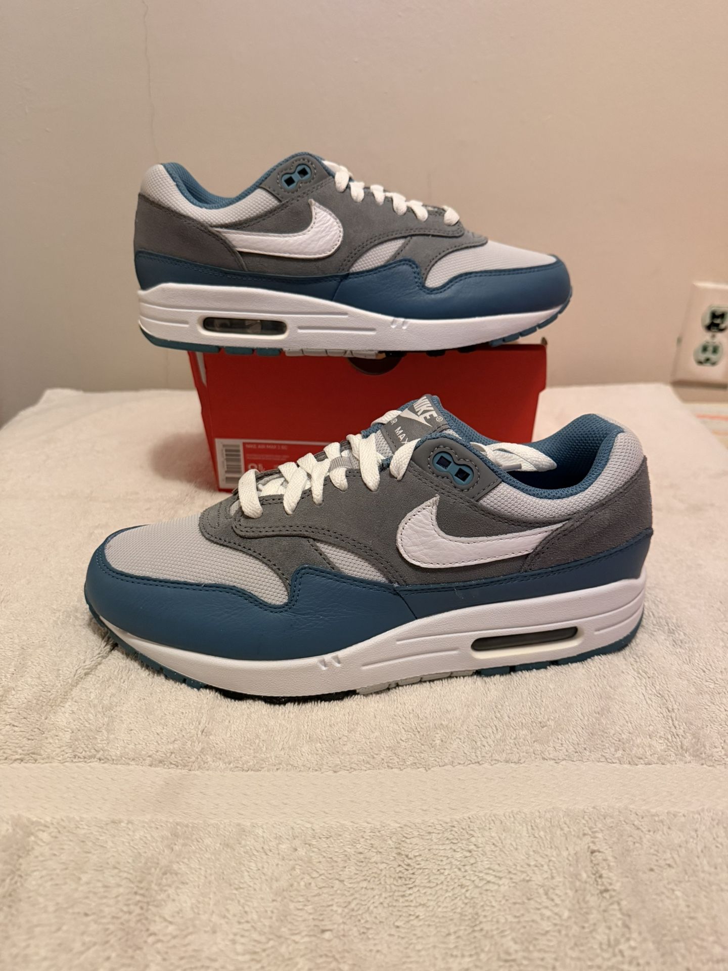 Nike Air Max size 8.5 Brand New Original Zapatos de Nike talla 8.5 Nuevos y originales