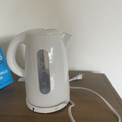 Mainstays 1.7 Liter Plastic Electric Kettle, White