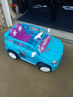Kids Frozen ride-in car