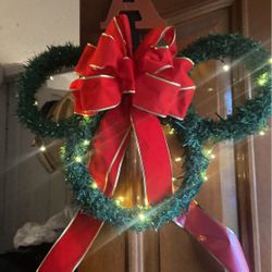 mickey mouse christmas wreath