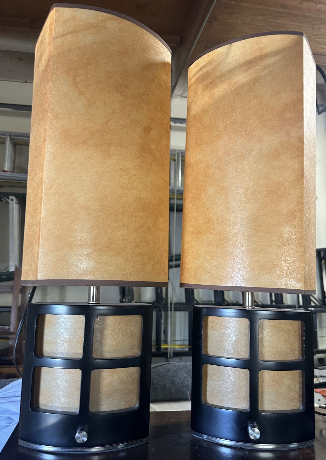 2 Vintage Lights