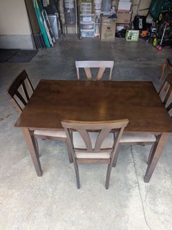 Dining room table & chairs