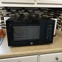 Kenmore 1100W Microwave – Clean & Works Great