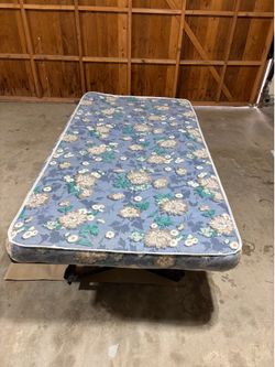 Trundle pop-up bed