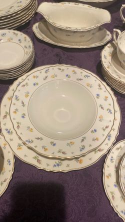 Syracuse China Set w/serving piece’s