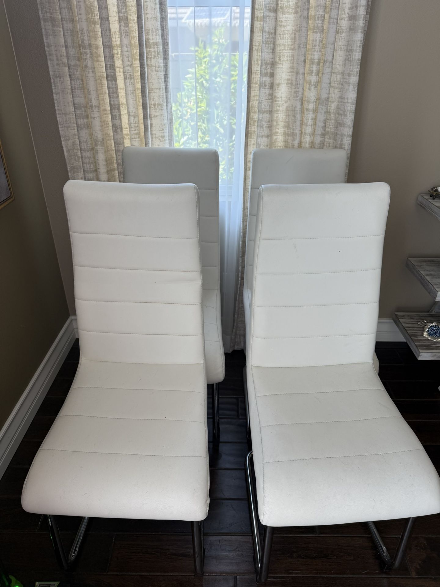 10 Chairs 