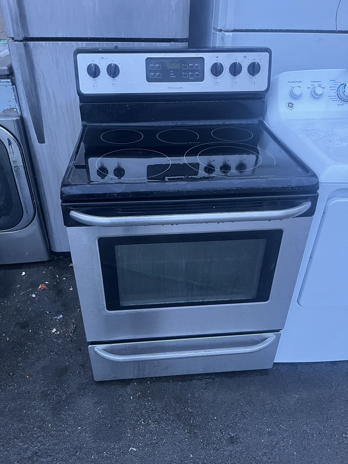 Frigidaire Glass Top Electric Stove Used 