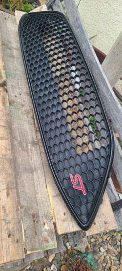 Ford Focus ST Grill 2018