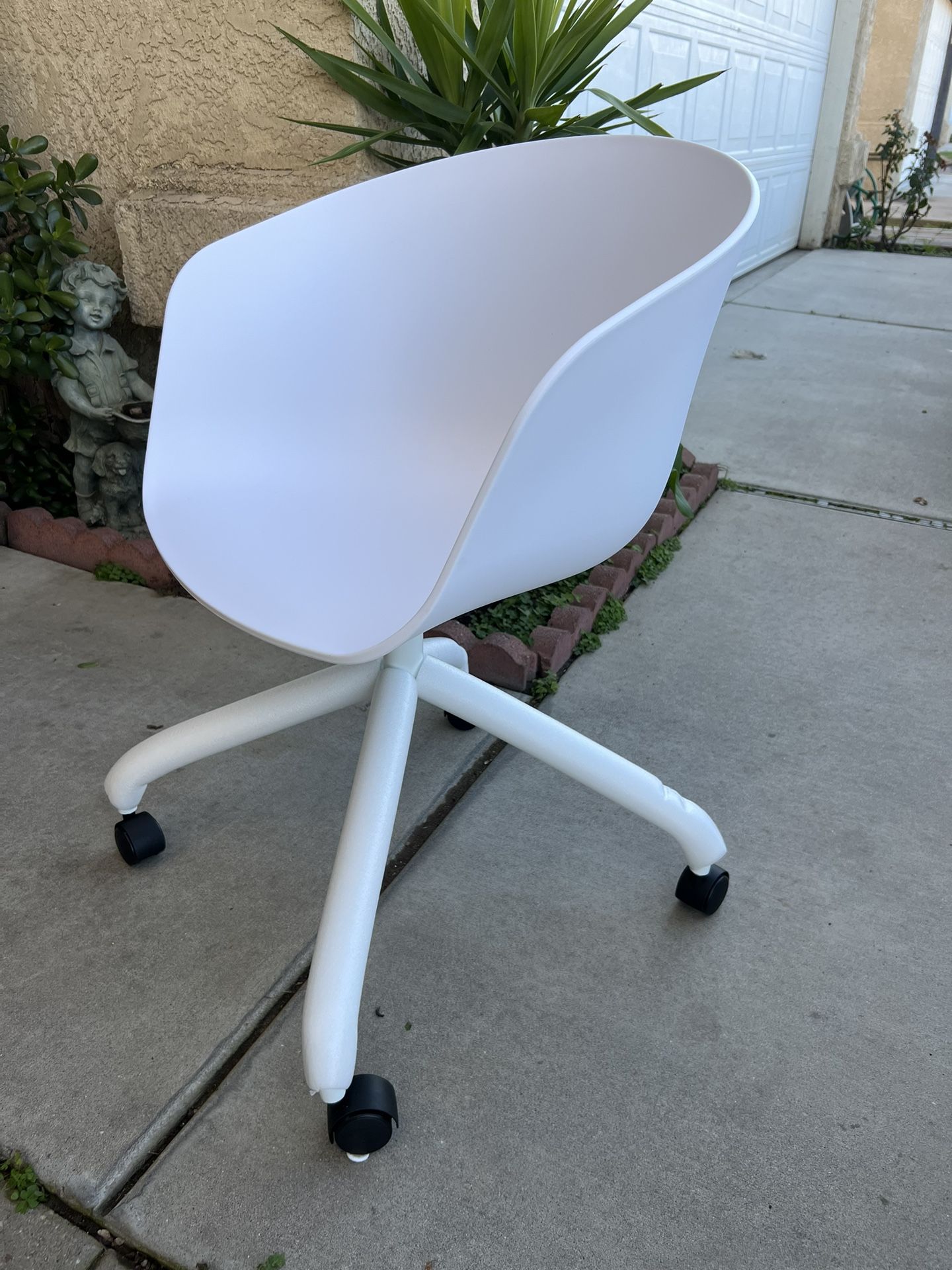 Brand New. Mid Century Modern Swivel Desk Chair. White Color. Retails Over $330