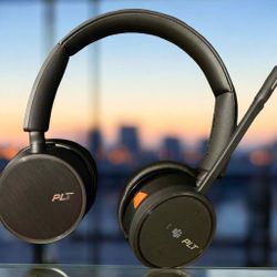 Plantronics Poly Voyager 4220UC